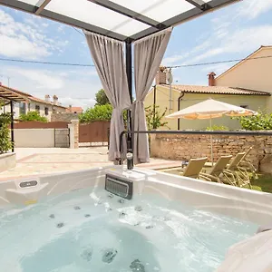 Giovanni Vabriga With Private Jacuzzi , Tar-Vabriga Kroatien